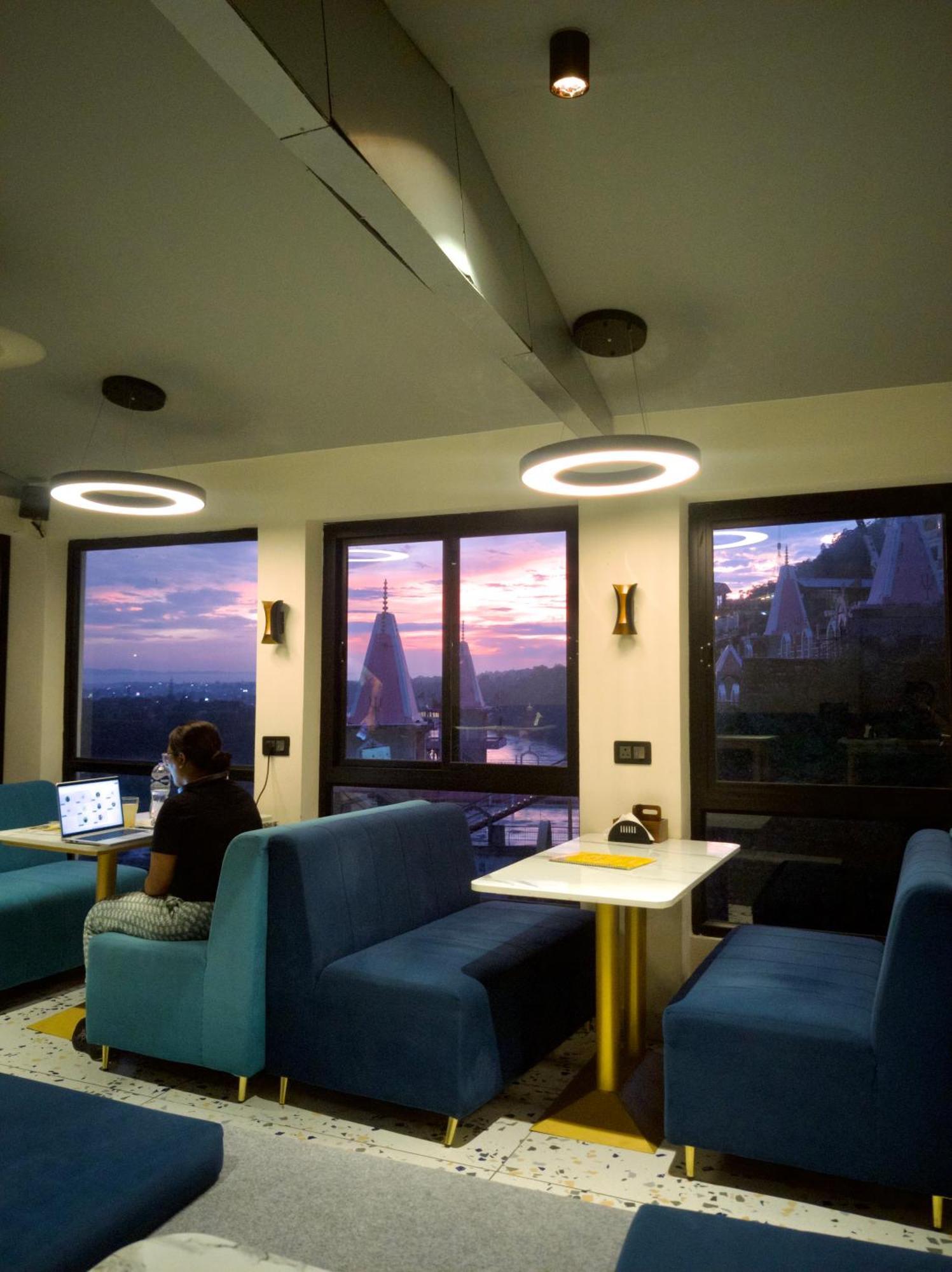 Hostel Shalom Backpackers Rishīkesh Zewnętrze zdjęcie